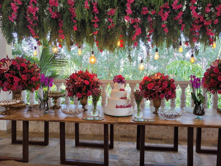 Mesa com Base Invertida